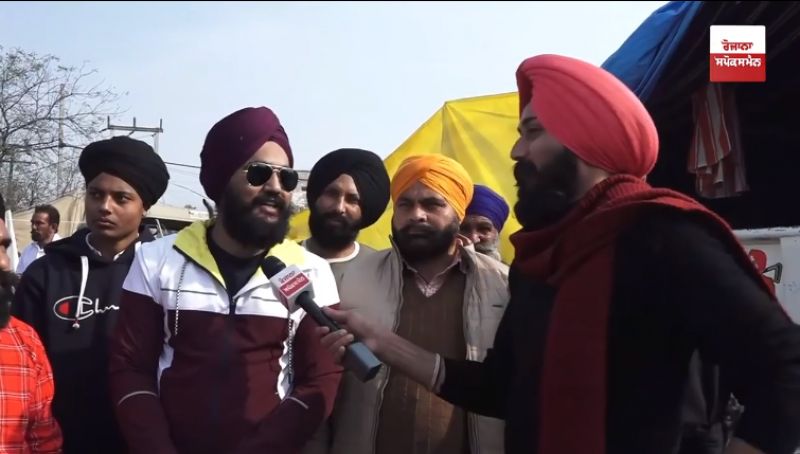 Youth playing volleyball at kundli border 