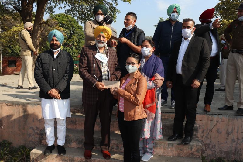 Balbir Sidhu hands over appointment letters to 50 staff nurses