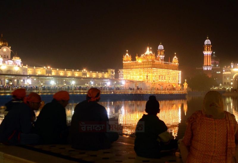 Fireworks Adorn Sky Around Darbar Sahib on 554th Prakash Parv of Guru Nanak Dev 