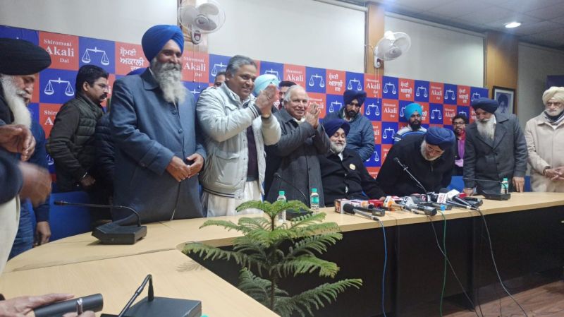Former minister Madan Mohan Mittal joins Shiromani Akali Dal