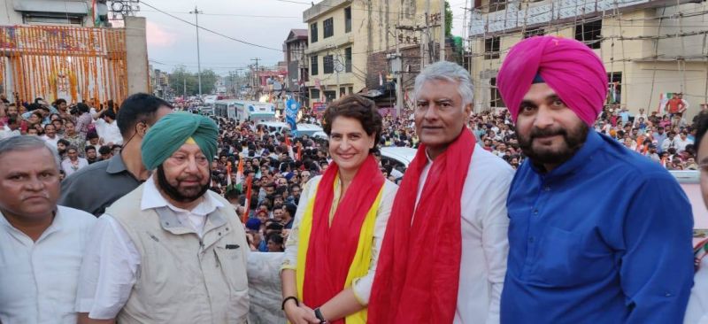 Priyanka Gandhi, Capt Amarinder Singh & ohter leaders during road show