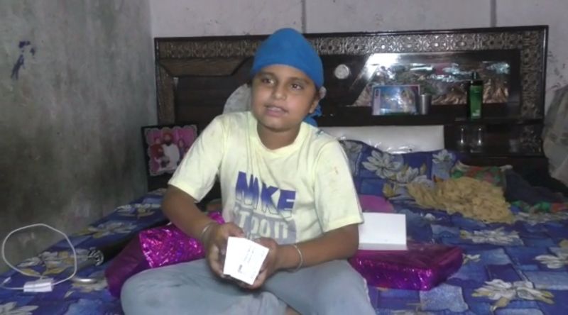 Sonu sood becomes messiah for warriors selling bell puri in Ludhiana