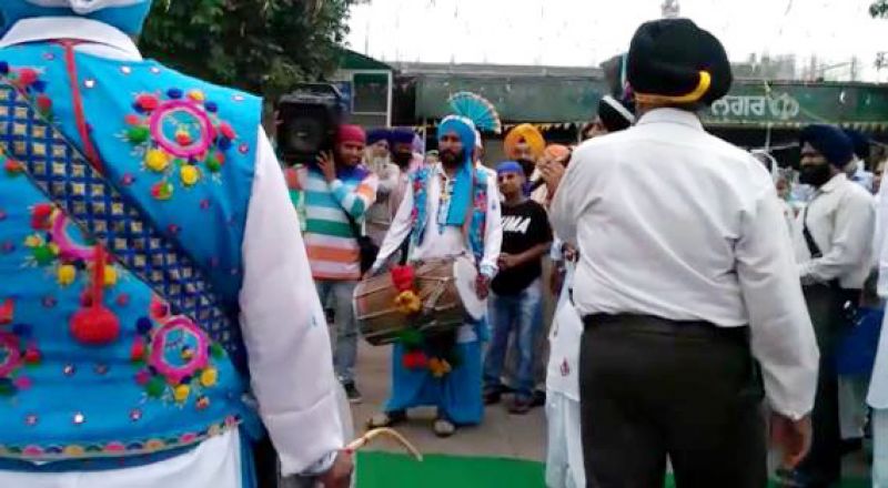 Gurdwara Amb Sahib : Bhangra at Nagar Kirtan
