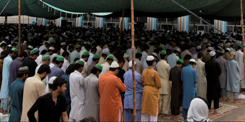 Sikh man gives discounts to Muslims to promote peace in Pakistan