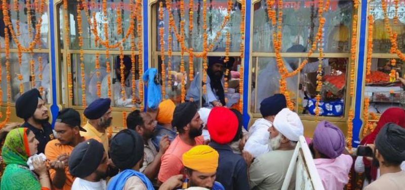 Welcomes the International Nagar Kirtan entered India