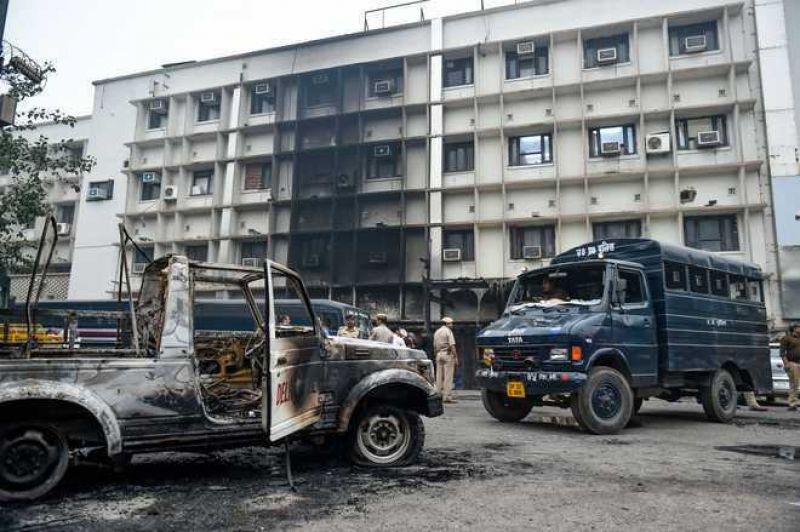 Lawyers and police clash 