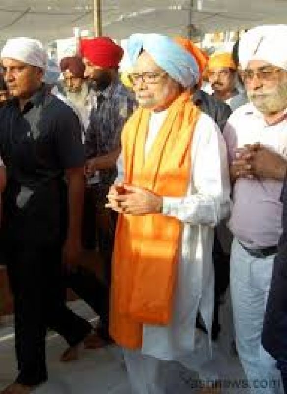 Dr. Manmohan Singh in Sri Darbar sahib amritsar