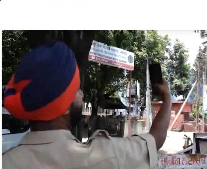 Punjab policemen to mark their attendance with a selfie everyday now