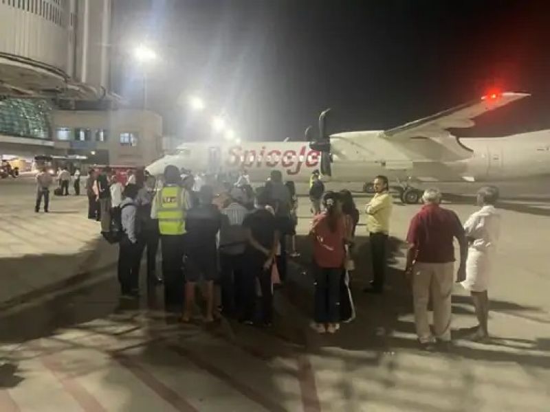 10 flights landed at Amritsar airport, passengers spent the night on the runway