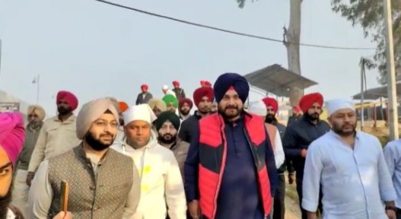 Navjot Sidhu arrives at Dera Baba Nanak