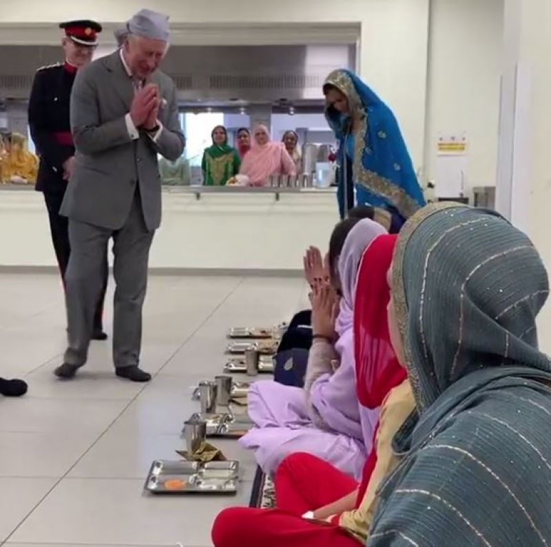 King Charles interacting with Sangat during gurduara sahib visit, said, hope I am not disturbing your lunch!