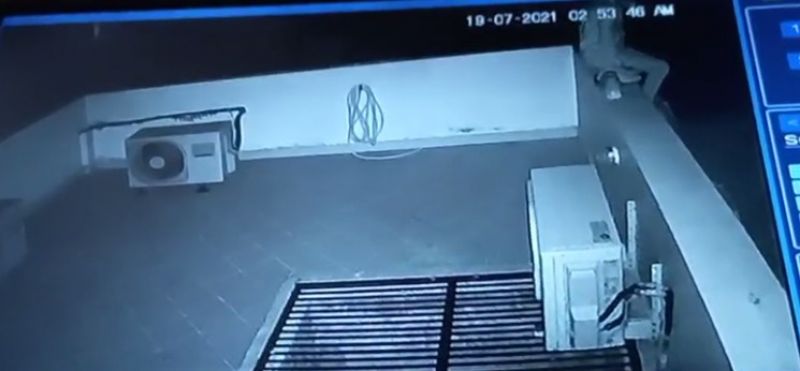 Movie-style thief commits robbery, steals LCDs from 8 hotel rooms