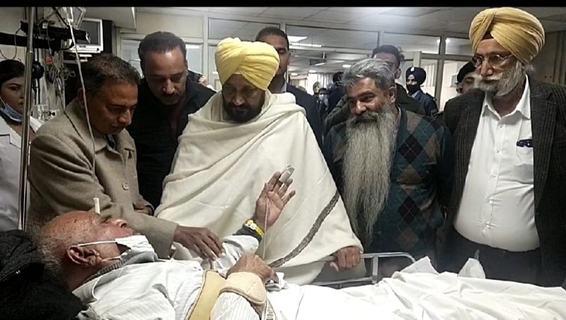 CM Charanjit Singh Channi meets injured persons at the hospital