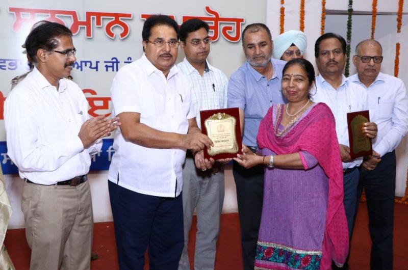 O.P. Soni awarded to school heads