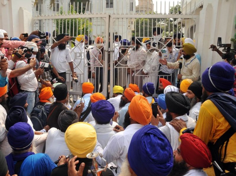 Sikhs Protest Outside SGPC Office Sikhs Protest Outside SGPC Office