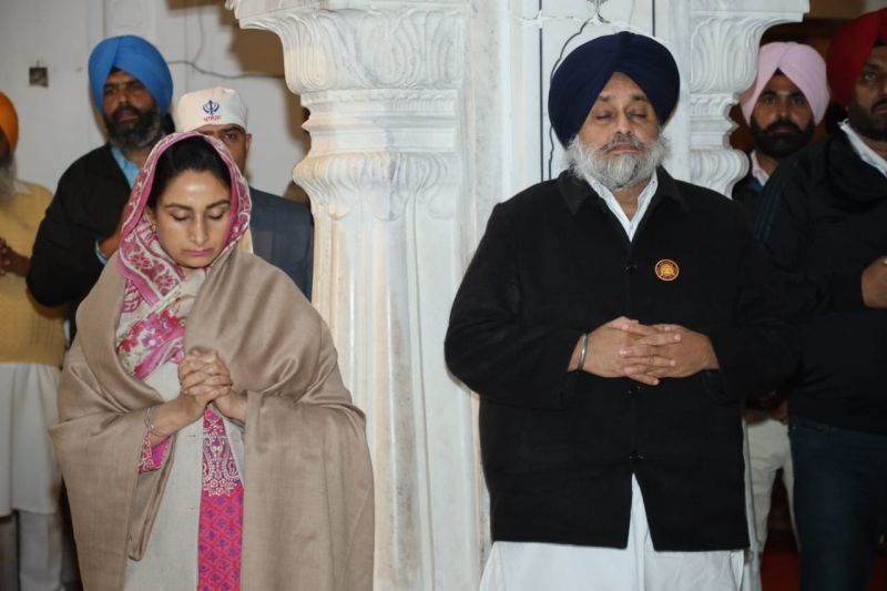 Sukhbir Badal and Harsimrat Badal pay obeisance at Darbar Sahib