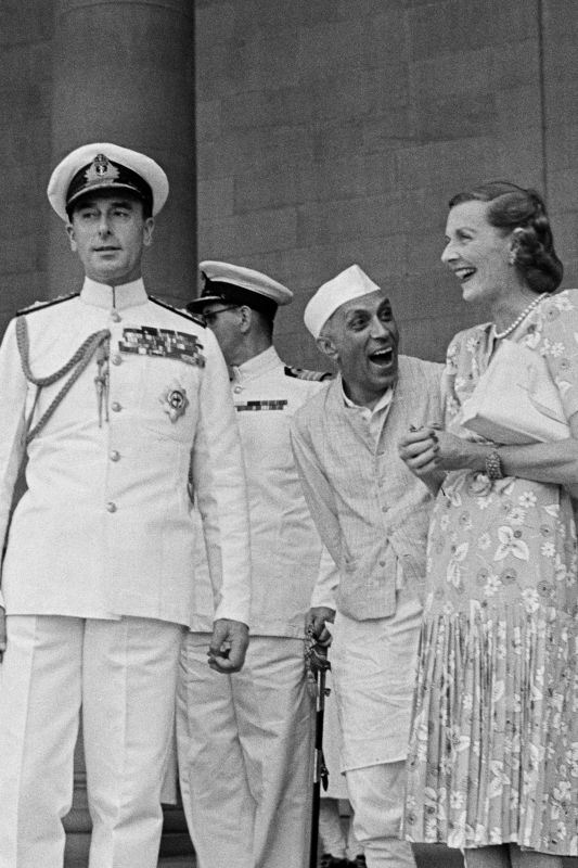 lady mountbatten with Jawahrlal Nehru 