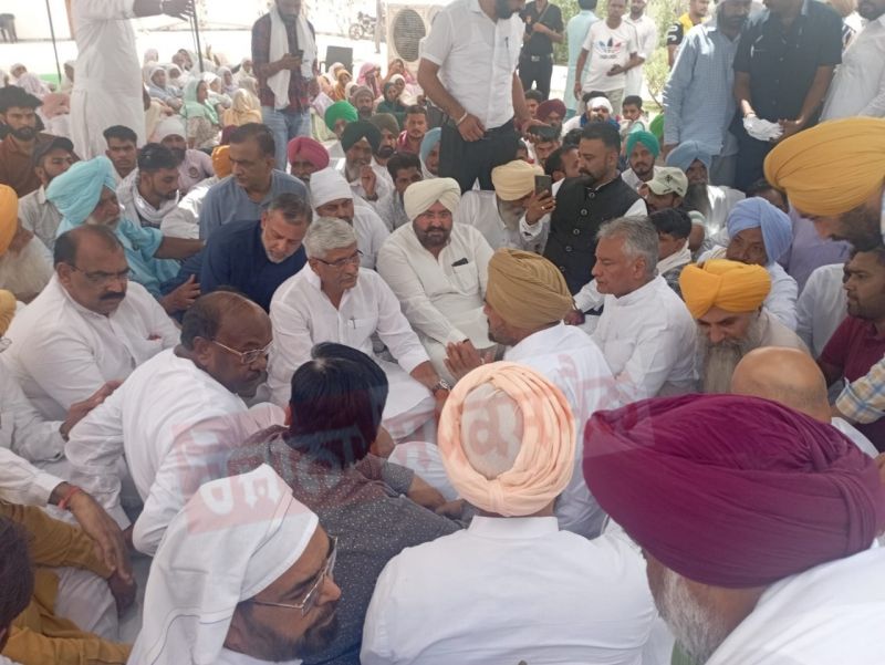 Gajendra shekhawat and Other BJP Leaders at Sidhu moose wala's House