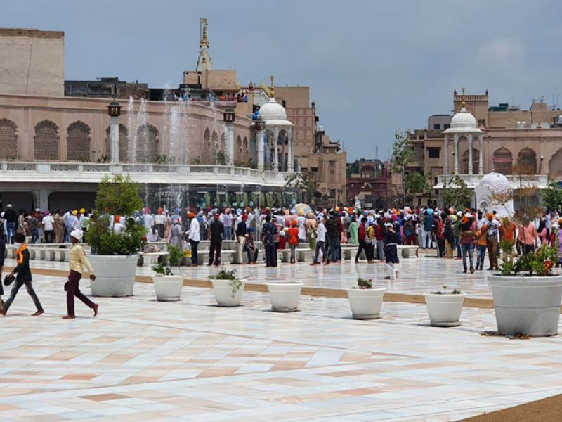 Navjot Sidhu at Darbar Sahib