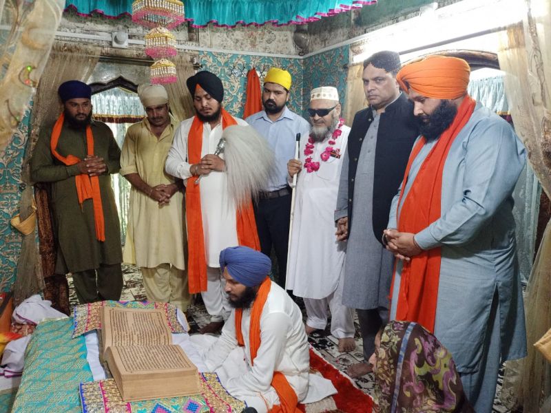 Pakistan Sufi organisation transfers Sikh manuscripts to gurdwara
