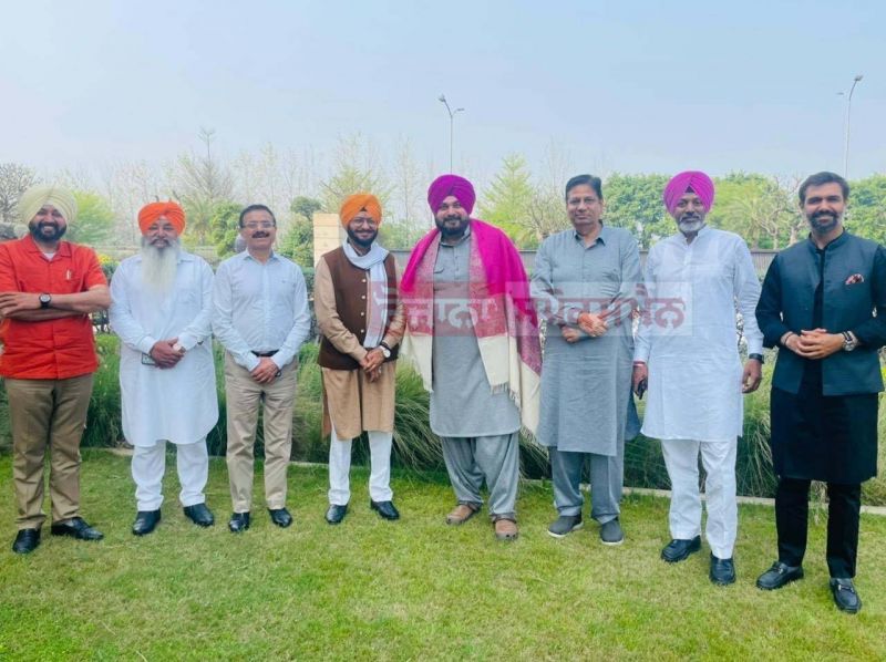 Former PPCC President Navjot Singh Sidhu met several Congress leaders at his residence