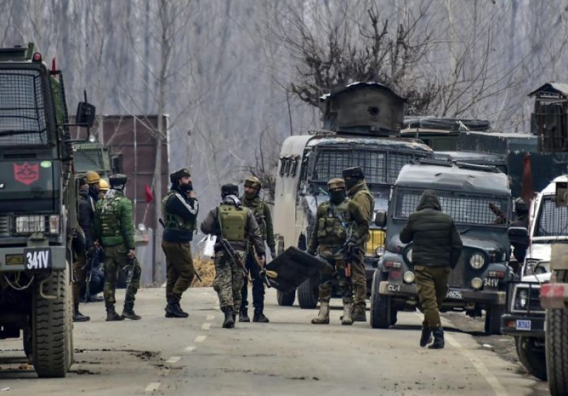 J&K: 3 terrorists killed, 1 jawan martyred in encounter in Pulwama J&K: 3 terrorists killed, 1 jawan martyred in encounter in Pulwama