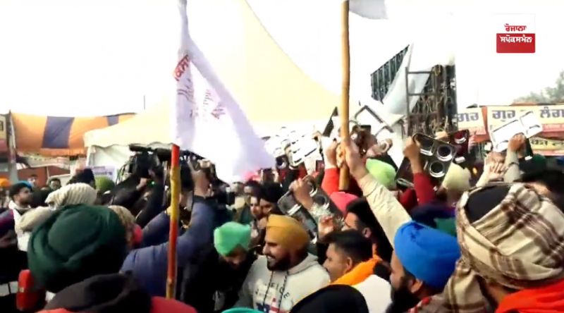 Farmers thali bajao protest during Modis Mann ki Baat