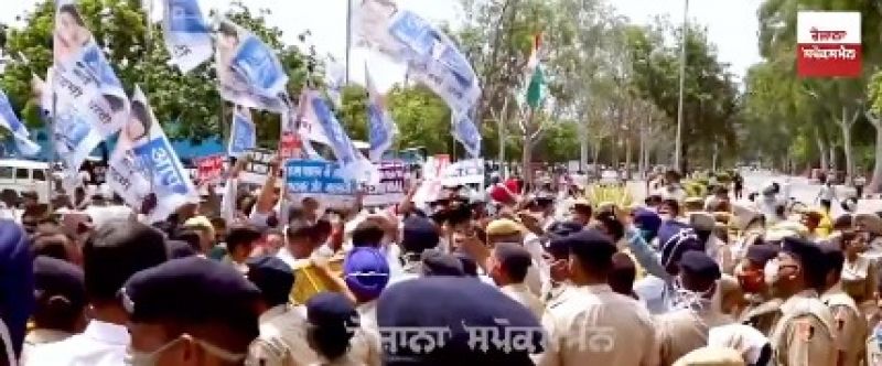 AAP Protest against Chandigarh Municipal Corporation