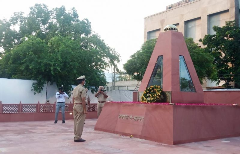 DGP Dinkar Gupta unveils Martyrs’ Memorial in Barnala