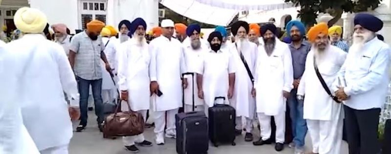 500 Sikh pilgrims cross Pak for Guru Nanak Dev's 550th birth celebrations