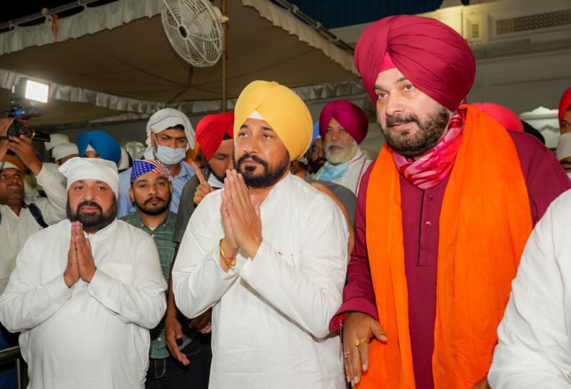 Punjab CM, deputy CMs alongwith Sidhu visit Darbar Sahib