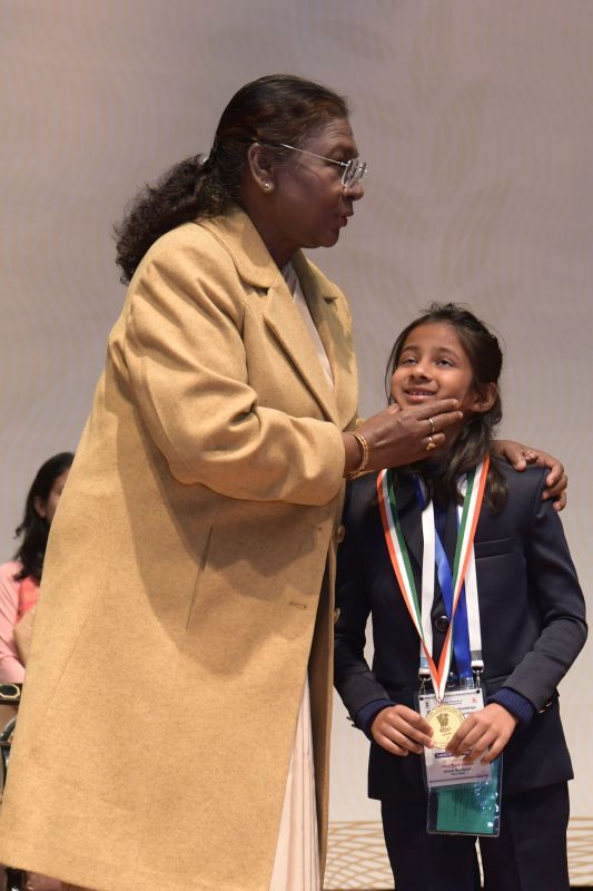 President Draupadi Murmu honored 17 children with child awards President Draupadi Murmu honored 17 children with child awards
