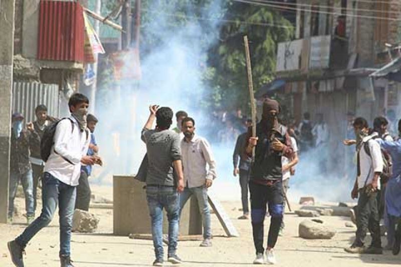  Cemetery during Ramadan: Most people Valley doubt government's intention