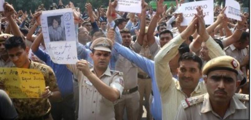 Delhi police Protesting 
