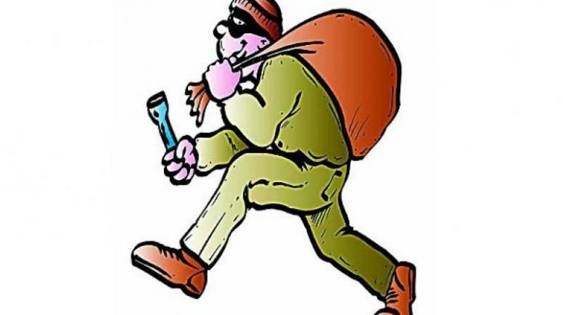 Rs 26 lakh looted at Batala’s IDBI bank