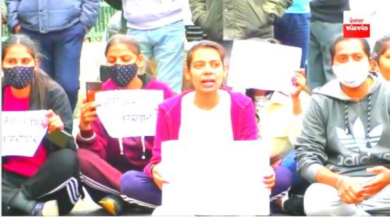 Students close Jalandhar highway