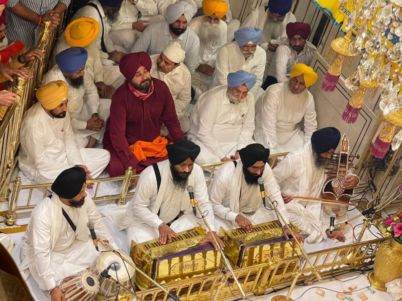 Punjab CM, deputy CMs alongwith Sidhu visit Darbar Sahib