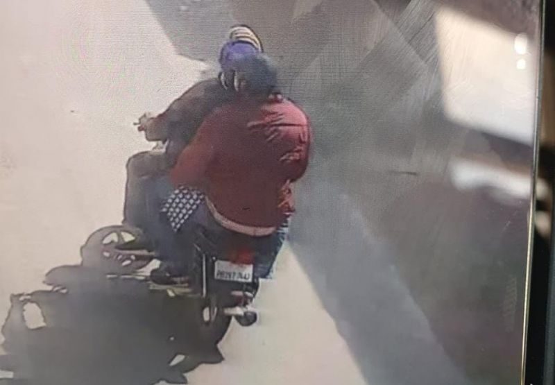 In broad daylight in Moga, robbers looted Rs 3 lakh 66 thousand from a bank In broad daylight in Moga, robbers looted Rs 3 lakh 66 thousand from a bank