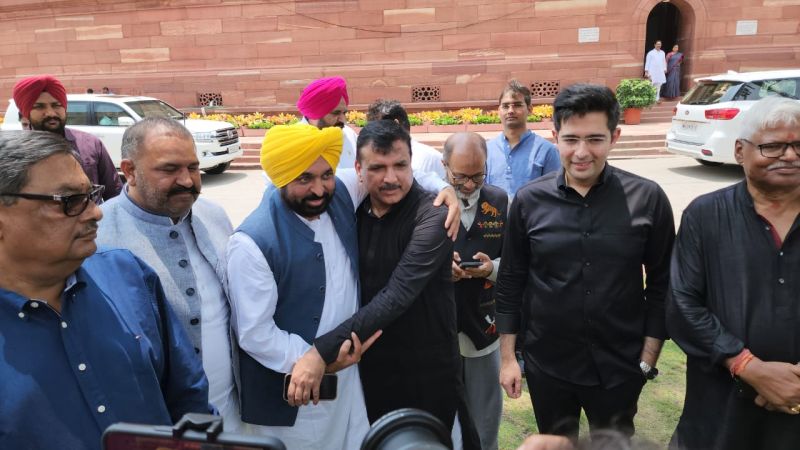 CM Bhagwant Mann joins AAP MP Sanjay Singh's Protest CM Bhagwant Mann joins AAP MP Sanjay Singh's Protest