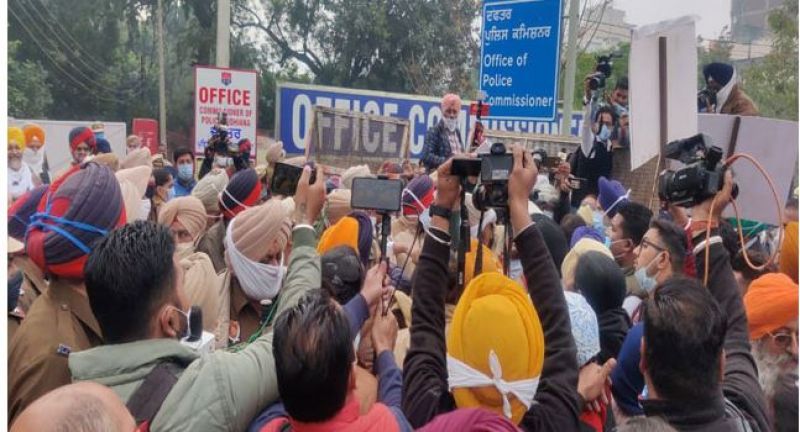 Akali Dal protests outside Police Commissioner's Office