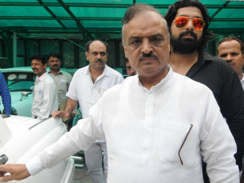 Three people arrested for beaten BJP MLA East Delhi