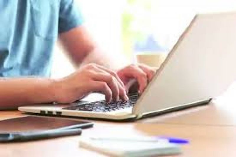 IITian arrested for offering free laptops