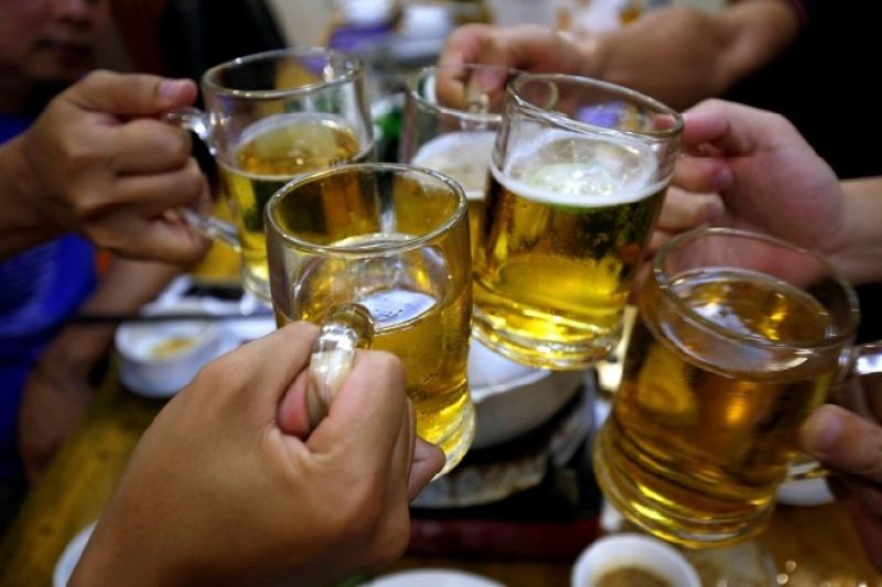 16 crore people in India consume alcohol