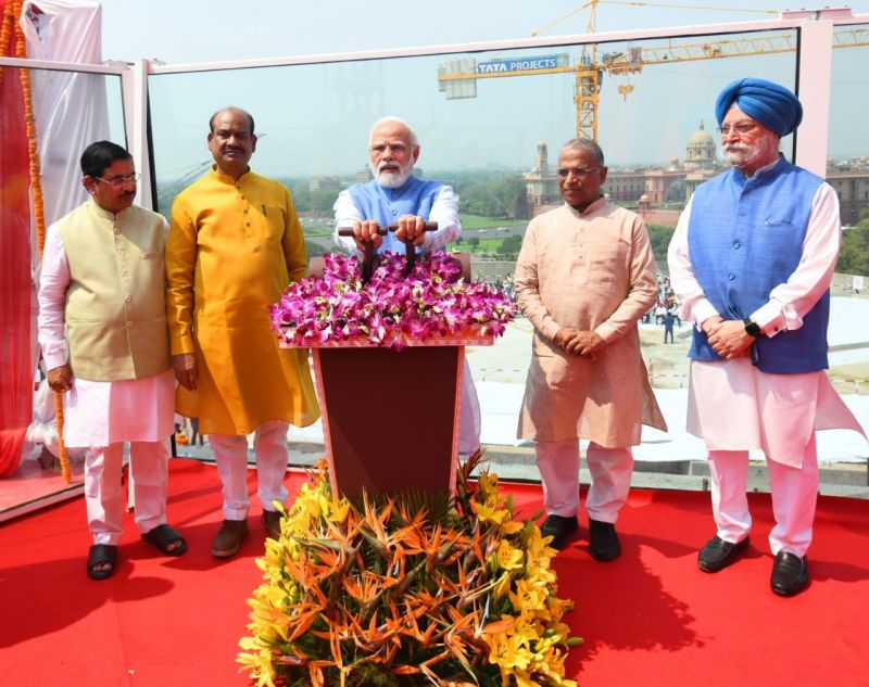 PM Modi unveiled the 6.5m long bronze National Emblem cast 