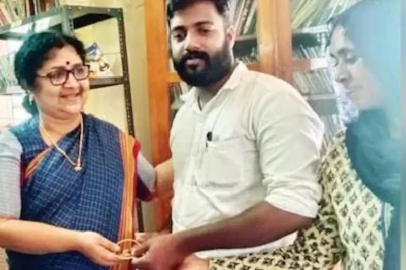 Kerala Minister Donated Bangle Kerala Minister Donated Bangle