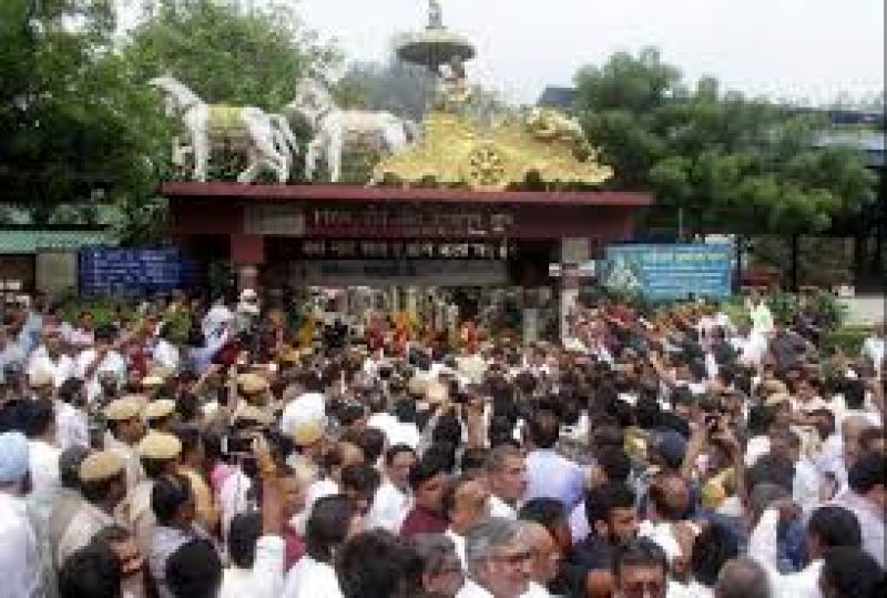 Babul Supriyo Among 11 Whose Phones Stolen At Arun Jaitley's Funeral Babul Supriyo Among 11 Whose Phones Stolen At Arun Jaitley's Funeral