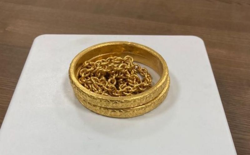 1 and half kg gold recovered at Amritsar Airport