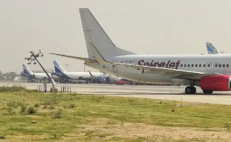 SpiceJet Plane Hits Pole Before Take-Off At Delhi Airport