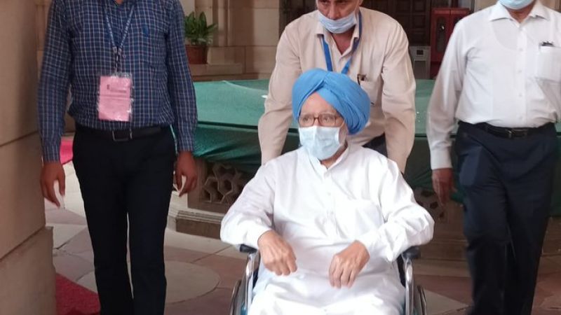 Dr Manmohan Singh casts his vote