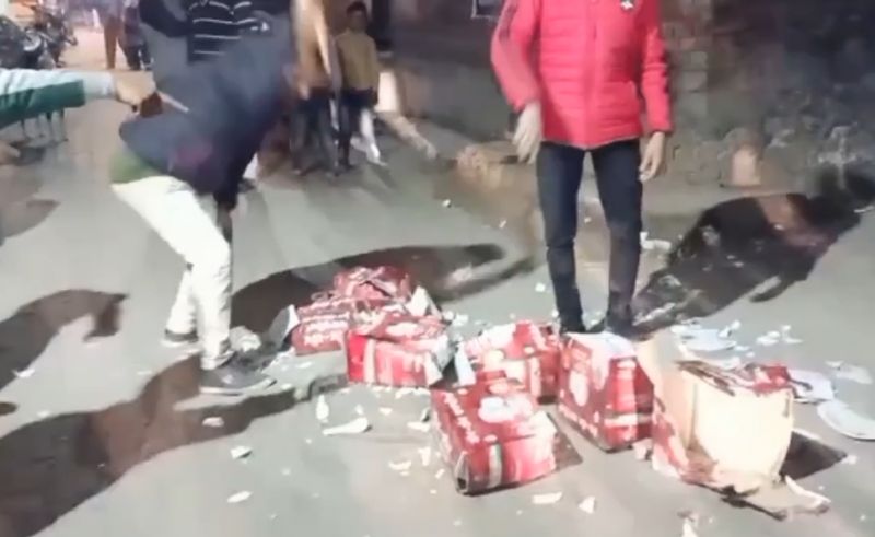 Congress candidate distributed dinner sets to voters